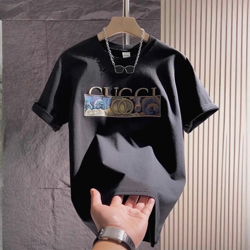 Gucci Black T-Shirt in Casual Streetwear Style Review: Judging the Chest Panel at Half a Metre and at Three